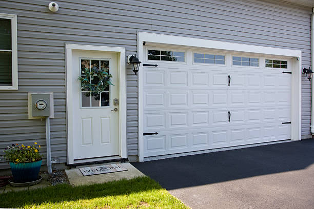 24/7 Emergency Garage Door Panel Replacement experts in Utica, SC